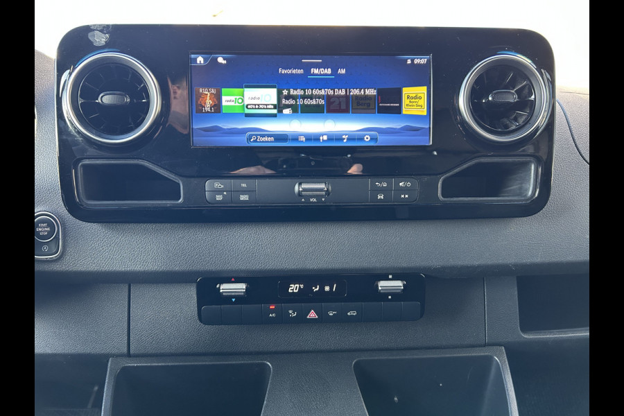 Mercedes-Benz Sprinter 317 CDI L2 H2 Pro Facelift / MBUX / Navigatie / Camera / Geveerde stoel / Cruise control / Airco / 270 Graden achterdeuren