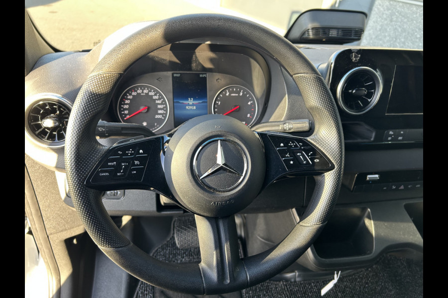 Mercedes-Benz Sprinter 317 CDI L2 H2 Pro Facelift / MBUX / Navigatie / Camera / Geveerde stoel / Cruise control / Airco / 270 Graden achterdeuren
