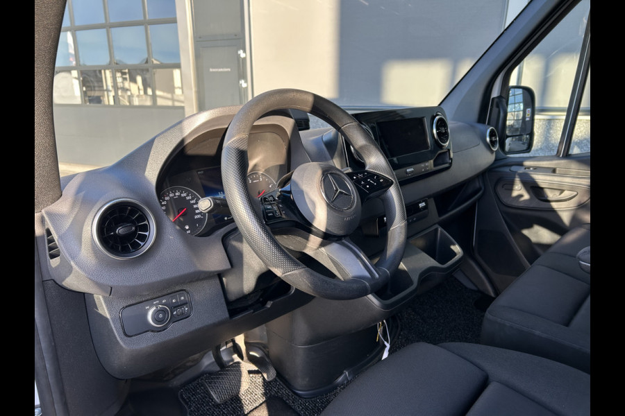 Mercedes-Benz Sprinter 317 CDI L2 H2 Pro Facelift / MBUX / Navigatie / Camera / Geveerde stoel / Cruise control / Airco / 270 Graden achterdeuren