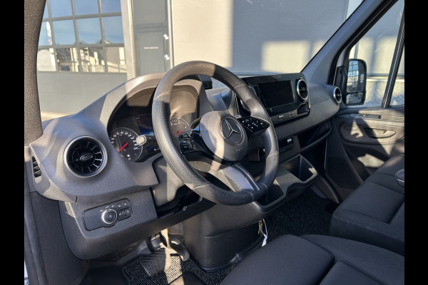 Mercedes-Benz Sprinter 317 CDI L2 H2 Pro Facelift / MBUX / Navigatie / Camera / Geveerde stoel / Cruise control / Airco / 270 Graden achterdeuren