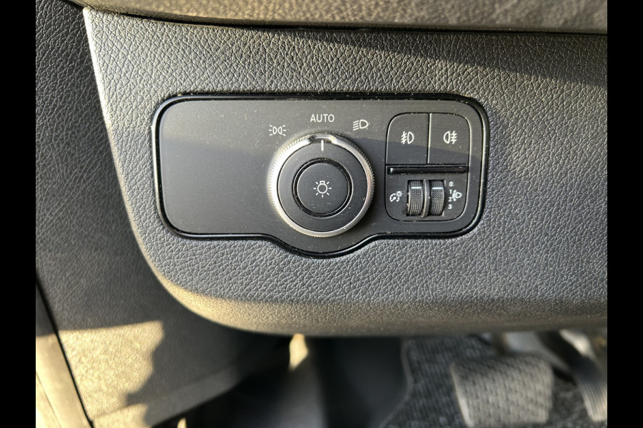 Mercedes-Benz Sprinter 317 CDI L2 H2 Pro Facelift / MBUX / Navigatie / Camera / Geveerde stoel / Cruise control / Airco / 270 Graden achterdeuren