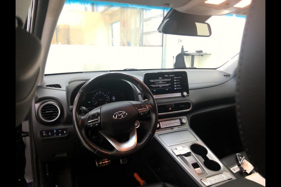 Hyundai Kona EV Limited 64 kWh | SOH 98,9 % | Warmtepomp | Navigatie |