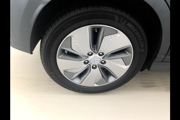 Hyundai Kona EV Limited 64 kWh | SOH 98,9 % | Warmtepomp | Navigatie |