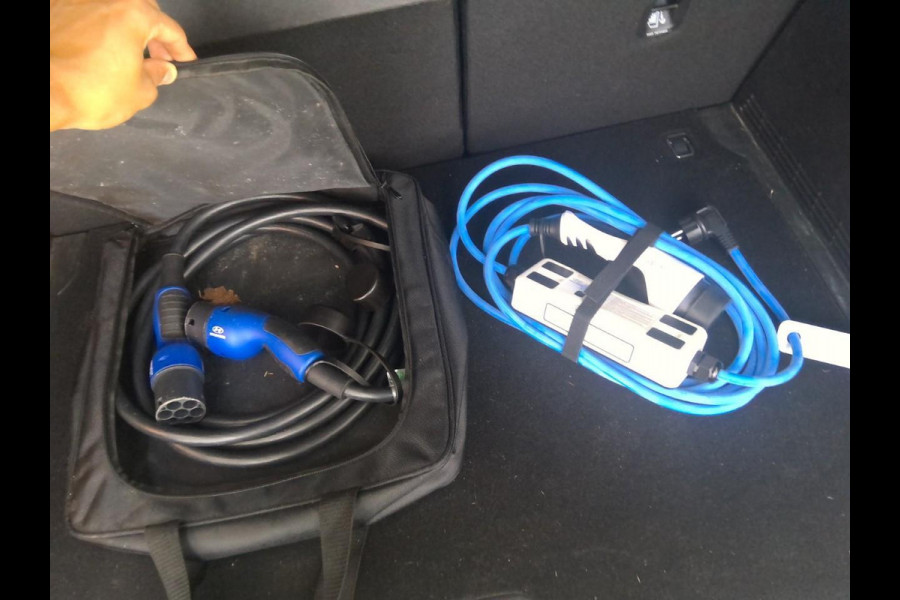 Hyundai Kona EV Limited 64 kWh | SOH 98,9 % | Warmtepomp | Navigatie |