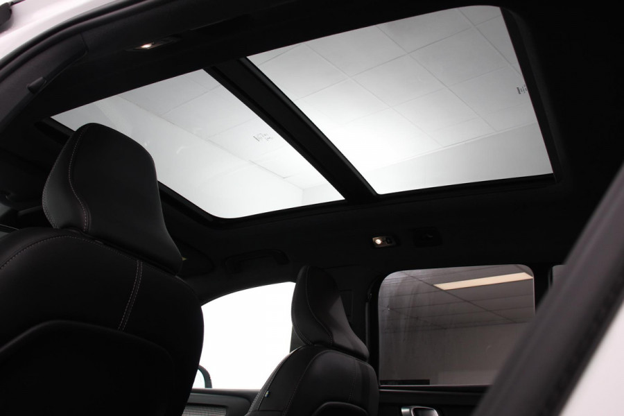 Volvo XC40 1.5 T5 Recharge R-Design Panoramisch dak Navigatie Apple Carplay/Android Auto Parkeersensoren Camera Adaptive Cruise Control Elektrische bestuurdersstoel met geheugen Stoelverwarming LED-koplampen Inductielader