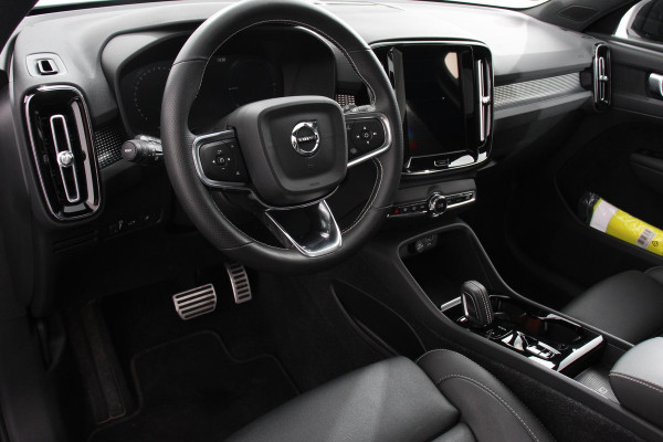 Volvo XC40 1.5 T5 Recharge R-Design Panoramisch dak Navigatie Apple Carplay/Android Auto Parkeersensoren Camera Adaptive Cruise Control Elektrische bestuurdersstoel met geheugen Stoelverwarming LED-koplampen Inductielader