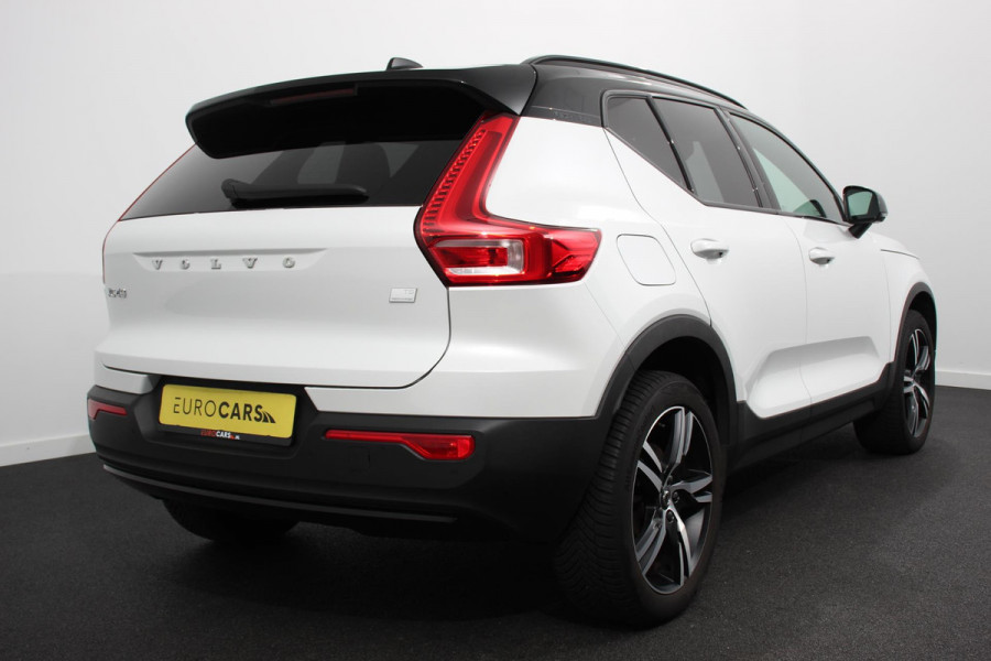 Volvo XC40 1.5 T5 Recharge R-Design Panoramisch dak Navigatie Apple Carplay/Android Auto Parkeersensoren Camera Adaptive Cruise Control Elektrische bestuurdersstoel met geheugen Stoelverwarming LED-koplampen Inductielader