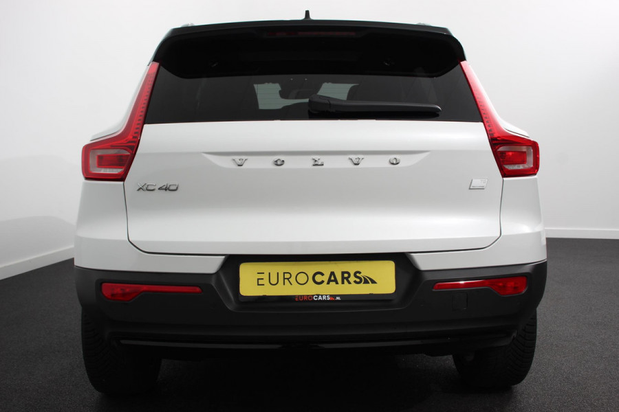 Volvo XC40 1.5 T5 Recharge R-Design Panoramisch dak Navigatie Apple Carplay/Android Auto Parkeersensoren Camera Adaptive Cruise Control Elektrische bestuurdersstoel met geheugen Stoelverwarming LED-koplampen Inductielader