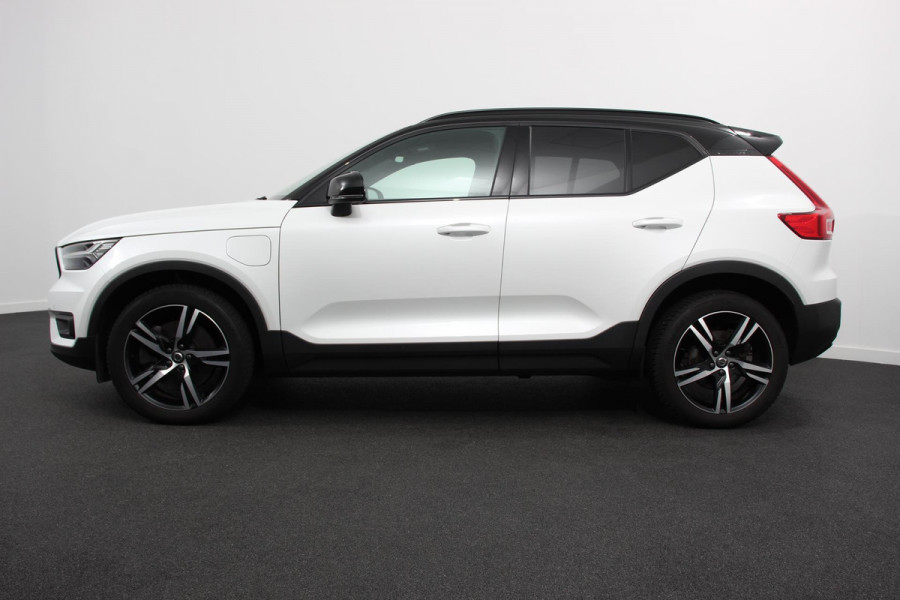 Volvo XC40 1.5 T5 Recharge R-Design Panoramisch dak Navigatie Apple Carplay/Android Auto Parkeersensoren Camera Adaptive Cruise Control Elektrische bestuurdersstoel met geheugen Stoelverwarming LED-koplampen Inductielader