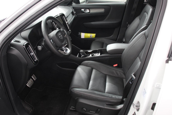 Volvo XC40 1.5 T5 Recharge R-Design Panoramisch dak Navigatie Apple Carplay/Android Auto Parkeersensoren Camera Adaptive Cruise Control Elektrische bestuurdersstoel met geheugen Stoelverwarming LED-koplampen Inductielader