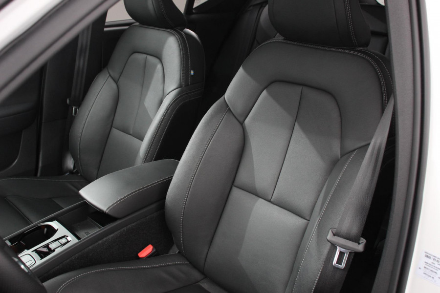 Volvo XC40 1.5 T5 Recharge R-Design Panoramisch dak Navigatie Apple Carplay/Android Auto Parkeersensoren Camera Adaptive Cruise Control Elektrische bestuurdersstoel met geheugen Stoelverwarming LED-koplampen Inductielader