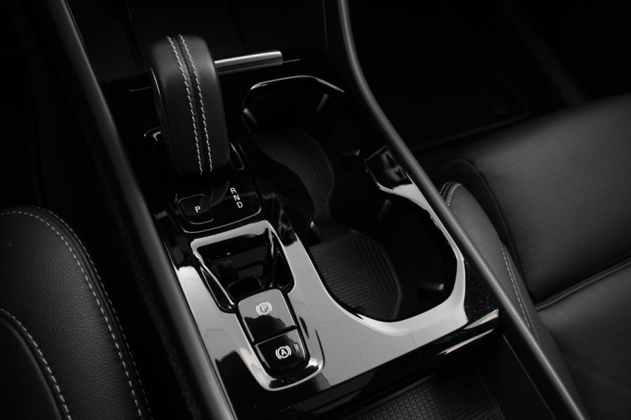 Volvo XC40 1.5 T5 Recharge R-Design Panoramisch dak Navigatie Apple Carplay/Android Auto Parkeersensoren Camera Adaptive Cruise Control Elektrische bestuurdersstoel met geheugen Stoelverwarming LED-koplampen Inductielader