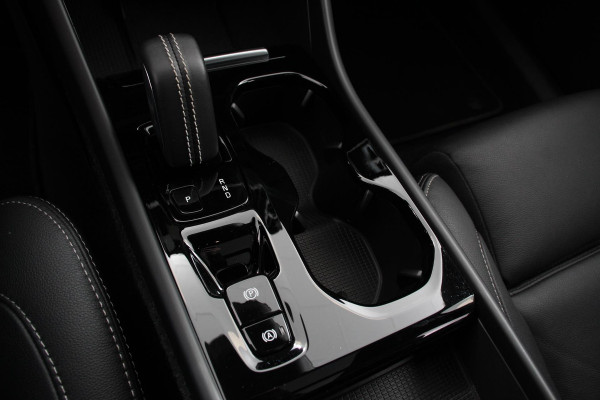 Volvo XC40 1.5 T5 Recharge R-Design Panoramisch dak Navigatie Apple Carplay/Android Auto Parkeersensoren Camera Adaptive Cruise Control Elektrische bestuurdersstoel met geheugen Stoelverwarming LED-koplampen Inductielader
