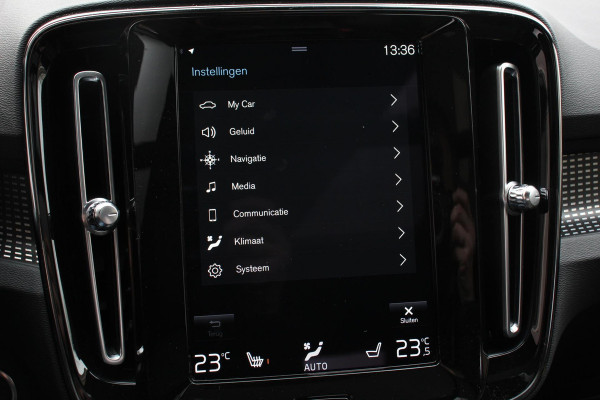 Volvo XC40 1.5 T5 Recharge R-Design Panoramisch dak Navigatie Apple Carplay/Android Auto Parkeersensoren Camera Adaptive Cruise Control Elektrische bestuurdersstoel met geheugen Stoelverwarming LED-koplampen Inductielader