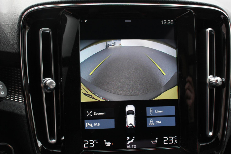 Volvo XC40 1.5 T5 Recharge R-Design Panoramisch dak Navigatie Apple Carplay/Android Auto Parkeersensoren Camera Adaptive Cruise Control Elektrische bestuurdersstoel met geheugen Stoelverwarming LED-koplampen Inductielader