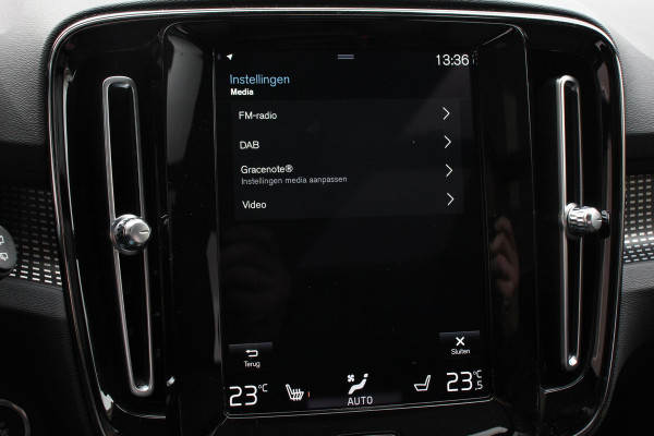 Volvo XC40 1.5 T5 Recharge R-Design Panoramisch dak Navigatie Apple Carplay/Android Auto Parkeersensoren Camera Adaptive Cruise Control Elektrische bestuurdersstoel met geheugen Stoelverwarming LED-koplampen Inductielader