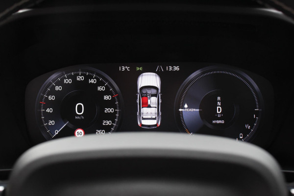 Volvo XC40 1.5 T5 Recharge R-Design Panoramisch dak Navigatie Apple Carplay/Android Auto Parkeersensoren Camera Adaptive Cruise Control Elektrische bestuurdersstoel met geheugen Stoelverwarming LED-koplampen Inductielader