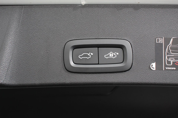Volvo XC40 1.5 T5 Recharge R-Design Panoramisch dak Navigatie Apple Carplay/Android Auto Parkeersensoren Camera Adaptive Cruise Control Elektrische bestuurdersstoel met geheugen Stoelverwarming LED-koplampen Inductielader