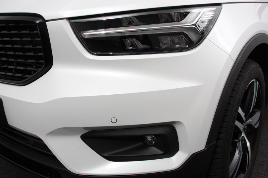 Volvo XC40 1.5 T5 Recharge R-Design Panoramisch dak Navigatie Apple Carplay/Android Auto Parkeersensoren Camera Adaptive Cruise Control Elektrische bestuurdersstoel met geheugen Stoelverwarming LED-koplampen Inductielader
