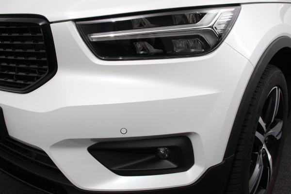 Volvo XC40 1.5 T5 Recharge R-Design Panoramisch dak Navigatie Apple Carplay/Android Auto Parkeersensoren Camera Adaptive Cruise Control Elektrische bestuurdersstoel met geheugen Stoelverwarming LED-koplampen Inductielader