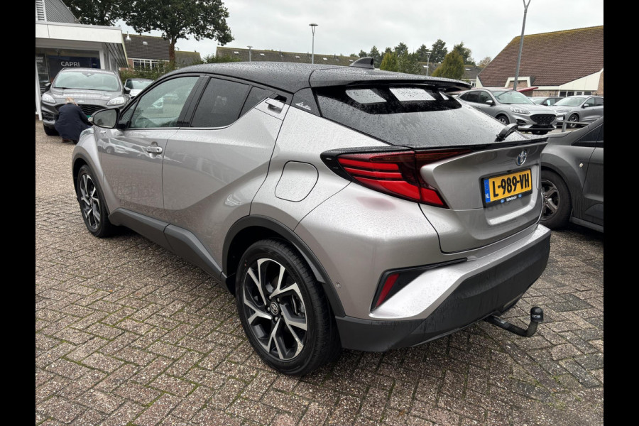 Toyota C-HR 1.8 Hybrid Bi-Tone | 120pk | Achteruitrijcamera | Trekhaak | Adaptieve Cruise | Lederen Bekleding | Stoelverwarming