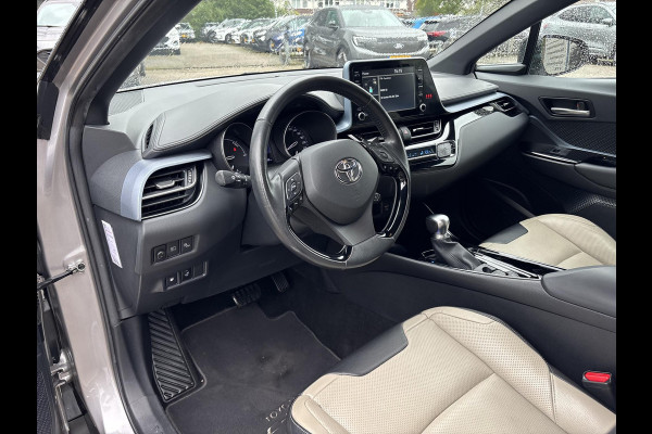 Toyota C-HR 1.8 Hybrid Bi-Tone | 120pk | Achteruitrijcamera | Trekhaak | Adaptieve Cruise | Lederen Bekleding | Stoelverwarming