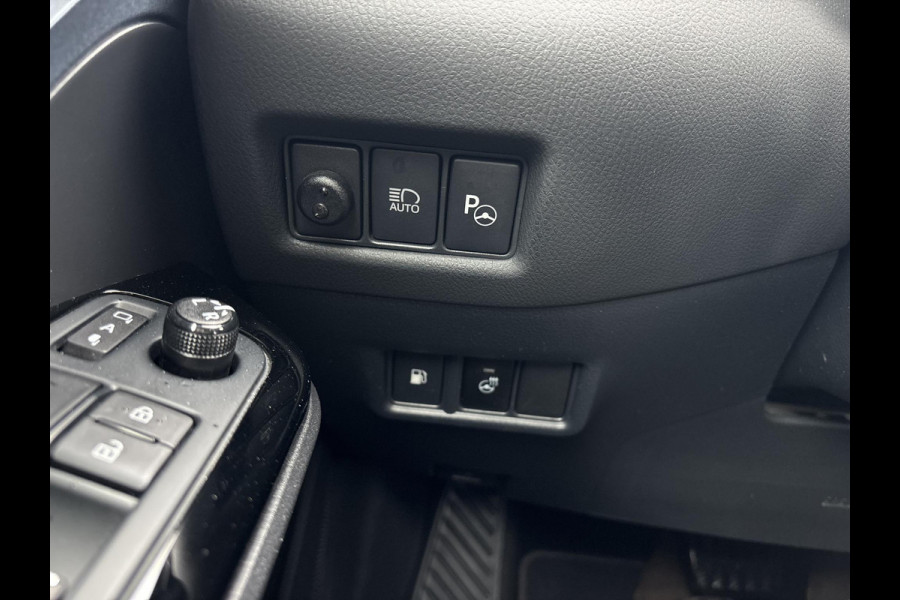 Toyota C-HR 1.8 Hybrid Bi-Tone | 120pk | Achteruitrijcamera | Trekhaak | Adaptieve Cruise | Lederen Bekleding | Stoelverwarming