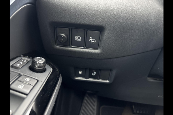 Toyota C-HR 1.8 Hybrid Bi-Tone | 120pk | Achteruitrijcamera | Trekhaak | Adaptieve Cruise | Lederen Bekleding | Stoelverwarming