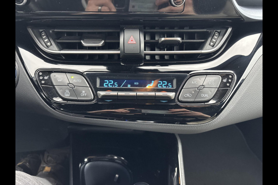 Toyota C-HR 1.8 Hybrid Bi-Tone | 120pk | Achteruitrijcamera | Trekhaak | Adaptieve Cruise | Lederen Bekleding | Stoelverwarming