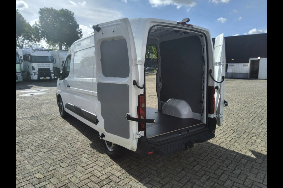 Renault Master 150 PK L2H2 GESLOTEN - V-72-KBF - TREKHAAK - INCL. BETIMMERING - EURO 6 - BPM VRIJ!