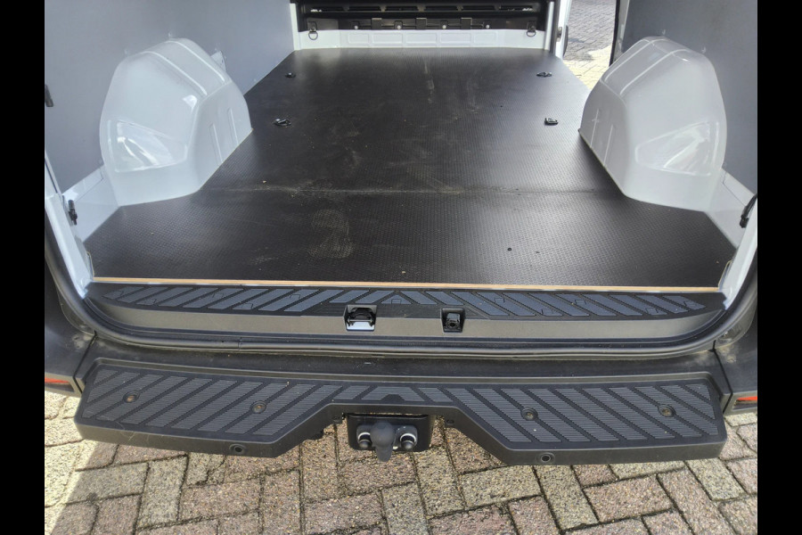 Renault Master 150 PK L2H2 GESLOTEN - V-72-KBF - TREKHAAK - INCL. BETIMMERING - EURO 6 - BPM VRIJ!