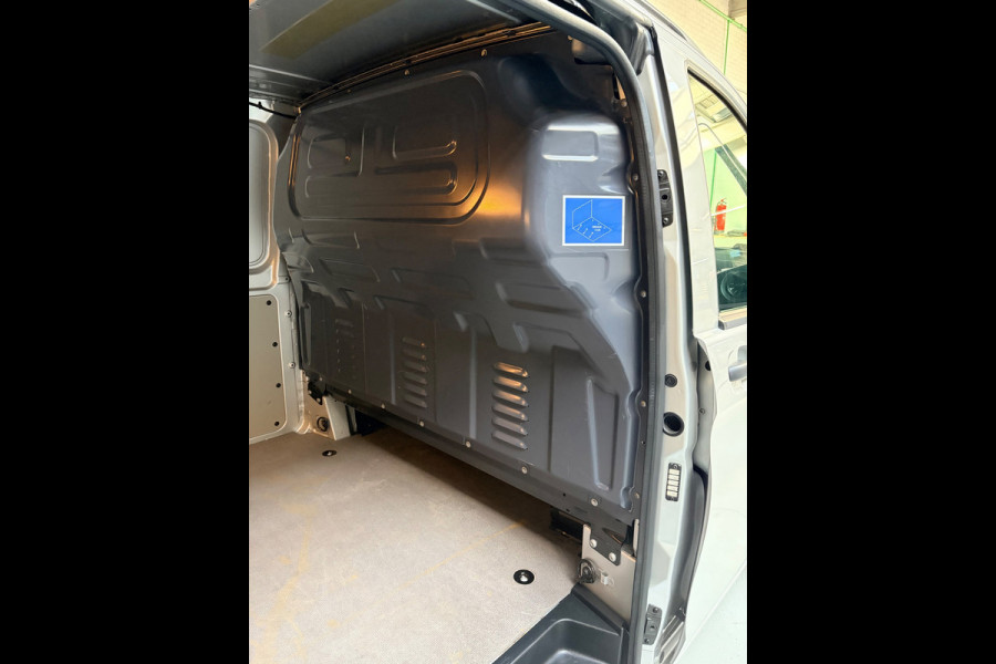 Mercedes-Benz Vito Automaat 116 CDI 160pk euro6 Lang L2H1, 3Persoons, Airco, CruiseControl, Navigatie, Trekhaak, RIJKLAARPRIJS!