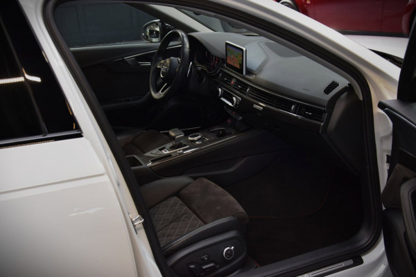 Audi A4 Avant 2.9 TFSI RS 4 Quattro Panoramadak|Navi|ACC|Head-up|Carbon|
