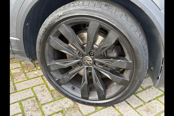 Volkswagen T-Roc 1.5 TSI 3x R-Line|Pano|Beats|ACC|Trekhaak|19” velgen|