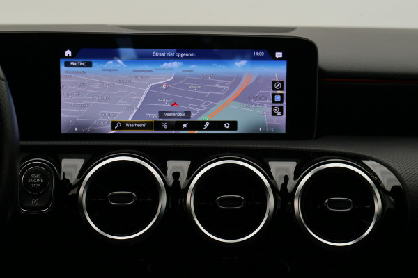 Mercedes-Benz A-Klasse 160 Business Solution AMG Virtual Cockpit, Camera, Cruise, Stoelverwarming, Apple Carplay, PDC, Trekhaak, 18''