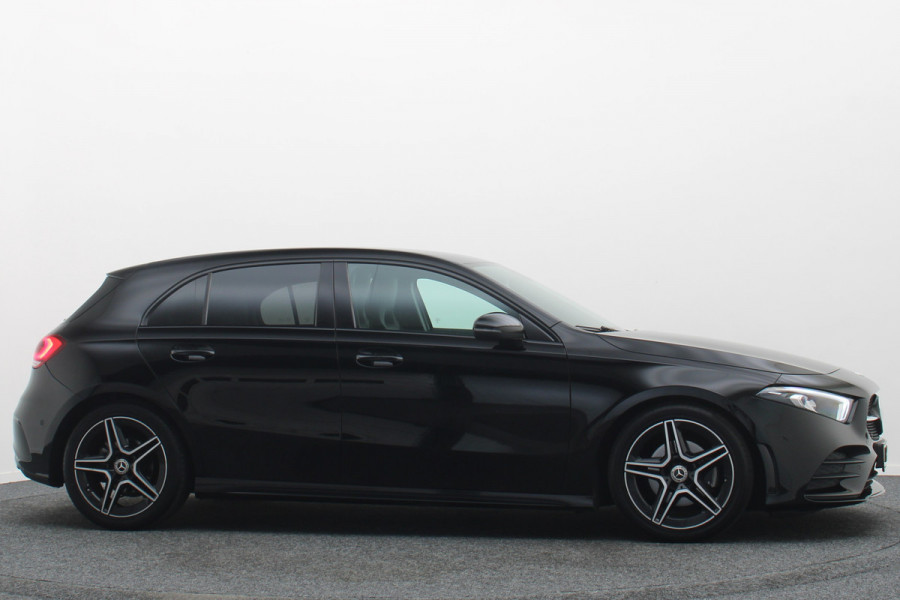 Mercedes-Benz A-Klasse 160 Business Solution AMG Virtual Cockpit, Camera, Cruise, Stoelverwarming, Apple Carplay, PDC, Trekhaak, 18''
