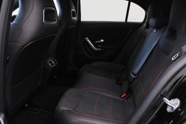 Mercedes-Benz A-Klasse 160 Business Solution AMG Virtual Cockpit, Camera, Cruise, Stoelverwarming, Apple Carplay, PDC, Trekhaak, 18''