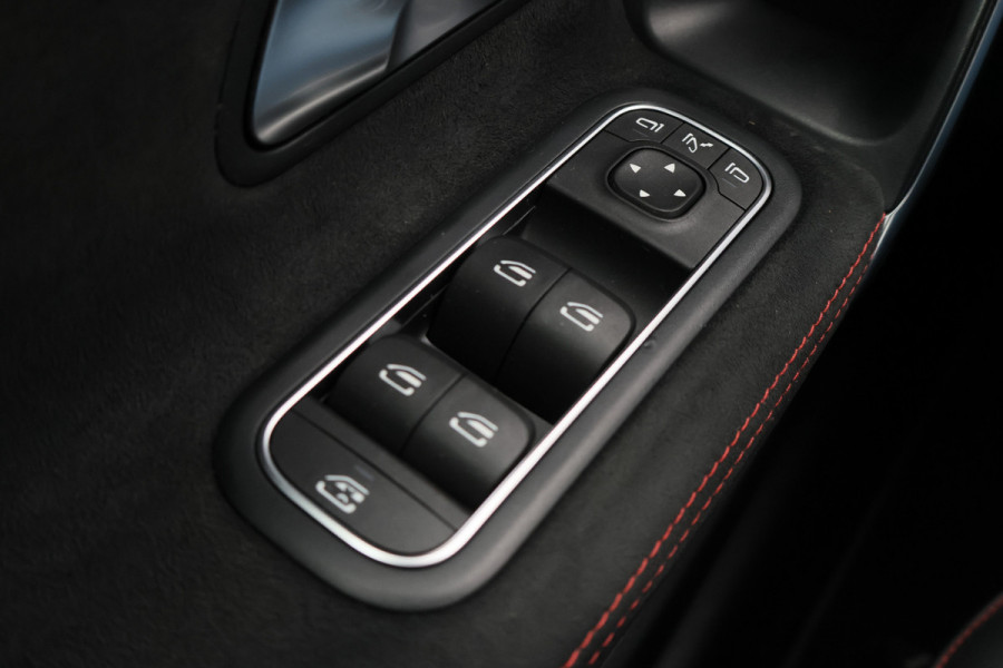 Mercedes-Benz A-Klasse 160 Business Solution AMG Virtual Cockpit, Camera, Cruise, Stoelverwarming, Apple Carplay, PDC, Trekhaak, 18''