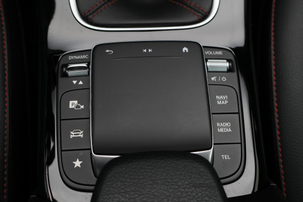 Mercedes-Benz A-Klasse 160 Business Solution AMG Virtual Cockpit, Camera, Cruise, Stoelverwarming, Apple Carplay, PDC, Trekhaak, 18''