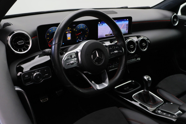 Mercedes-Benz A-Klasse 160 Business Solution AMG Virtual Cockpit, Camera, Cruise, Stoelverwarming, Apple Carplay, PDC, Trekhaak, 18''