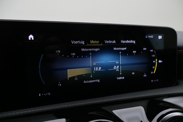 Mercedes-Benz A-Klasse 160 Business Solution AMG Virtual Cockpit, Camera, Cruise, Stoelverwarming, Apple Carplay, PDC, Trekhaak, 18''