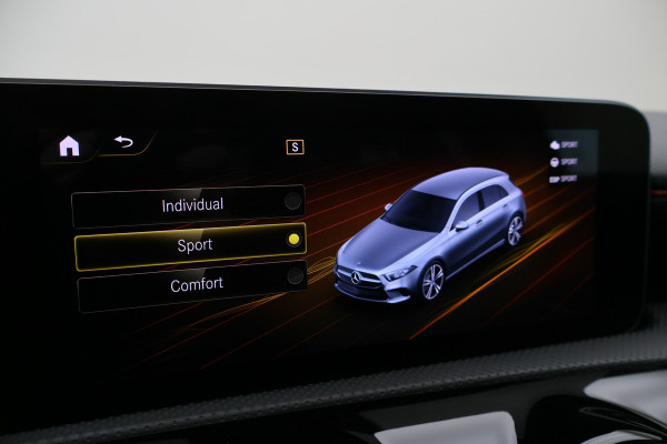 Mercedes-Benz A-Klasse 160 Business Solution AMG Virtual Cockpit, Camera, Cruise, Stoelverwarming, Apple Carplay, PDC, Trekhaak, 18''