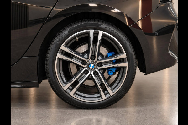 BMW 1-serie 120i High Executive | M-Sport Shadow | Pano | Leder | Ambiance