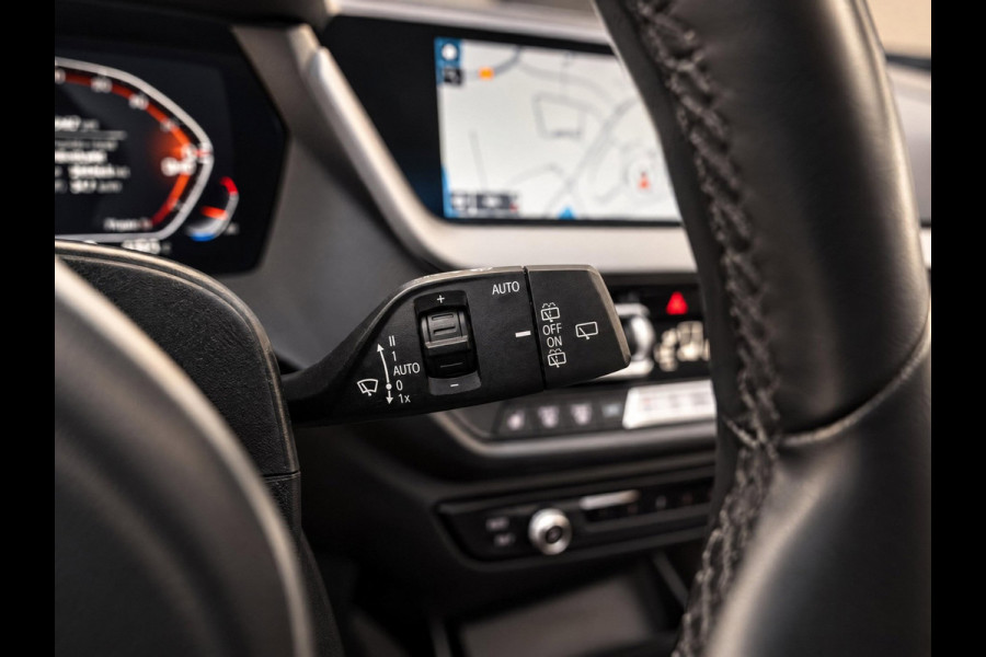 BMW 1-serie 120i High Executive | M-Sport Shadow | Pano | Leder | Ambiance