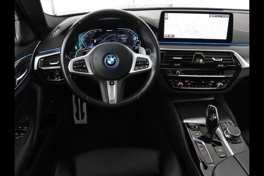 BMW 5 Serie Touring 530e M Sport Plus | SOH 90% | Panoramadak | Harman/Kardon | Leder | Stoel & stuurverwarming | Achterbank verwarming | Adaptive cruise | Camera | Carplay | Trekhaak |