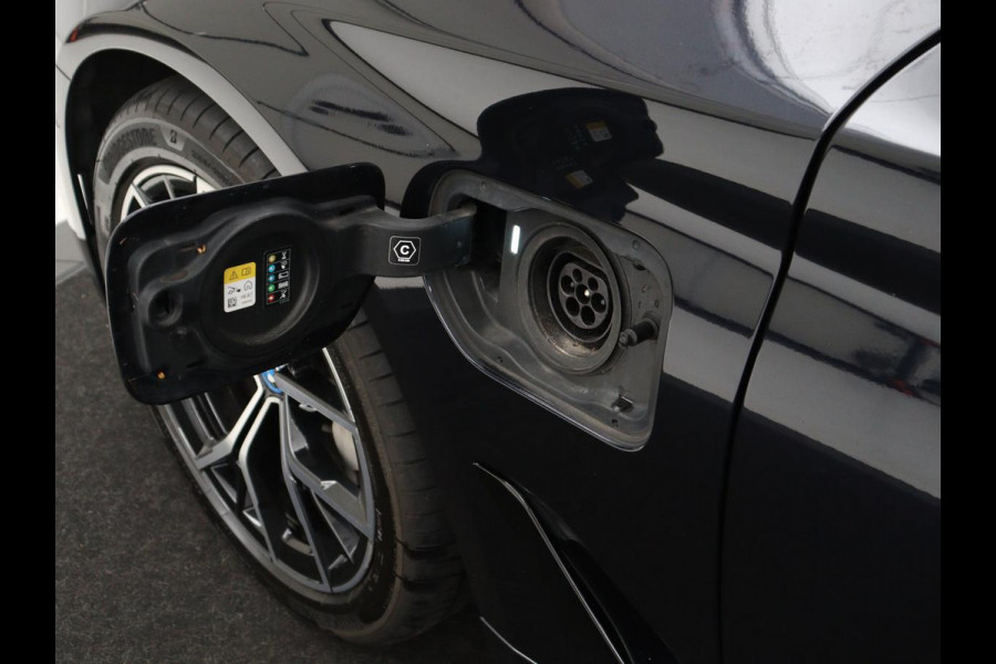 BMW 5 Serie Touring 530e M Sport Plus | SOH 90% | Panoramadak | Harman/Kardon | Leder | Stoel & stuurverwarming | Achterbank verwarming | Adaptive cruise | Camera | Carplay | Trekhaak |