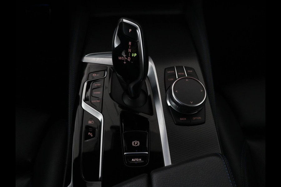BMW 5 Serie Touring 530e M Sport Plus | SOH 90% | Panoramadak | Harman/Kardon | Leder | Stoel & stuurverwarming | Achterbank verwarming | Adaptive cruise | Camera | Carplay | Trekhaak |