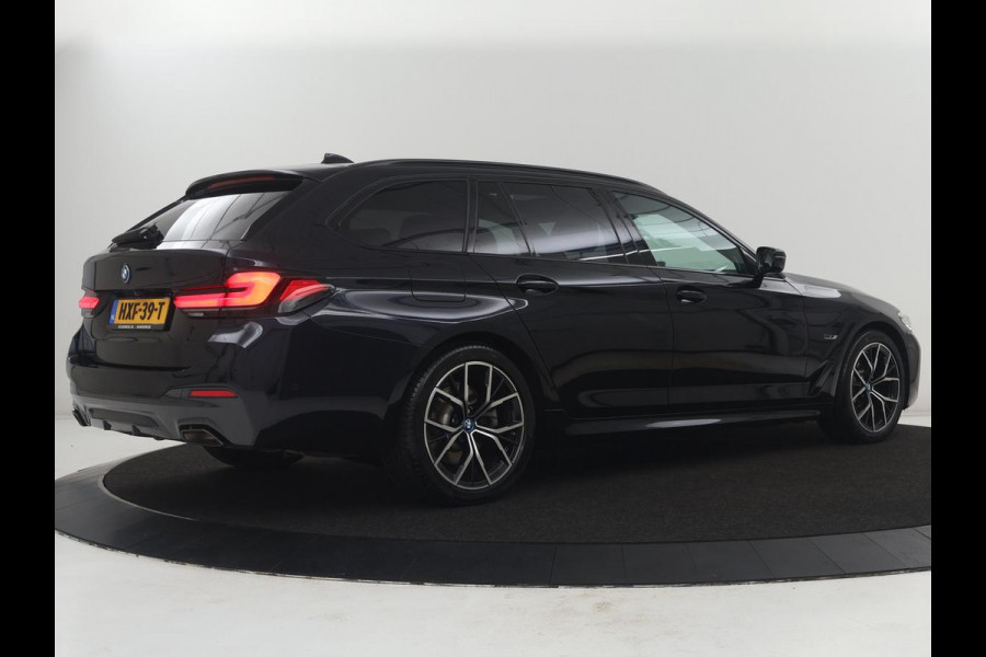 BMW 5 Serie Touring 530e M Sport Plus | SOH 90% | Panoramadak | Harman/Kardon | Leder | Stoel & stuurverwarming | Achterbank verwarming | Adaptive cruise | Camera | Carplay | Trekhaak |