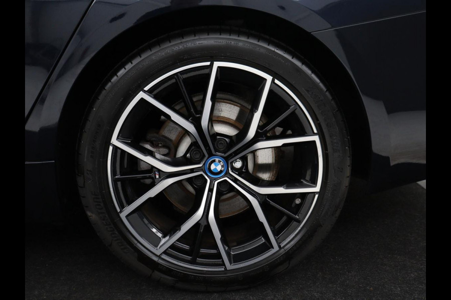 BMW 5 Serie Touring 530e M Sport Plus | SOH 90% | Panoramadak | Harman/Kardon | Leder | Stoel & stuurverwarming | Achterbank verwarming | Adaptive cruise | Camera | Carplay | Trekhaak |