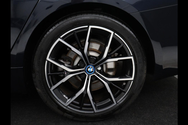 BMW 5 Serie Touring 530e M Sport Plus | SOH 90% | Panoramadak | Harman/Kardon | Leder | Stoel & stuurverwarming | Achterbank verwarming | Adaptive cruise | Camera | Carplay | Trekhaak |